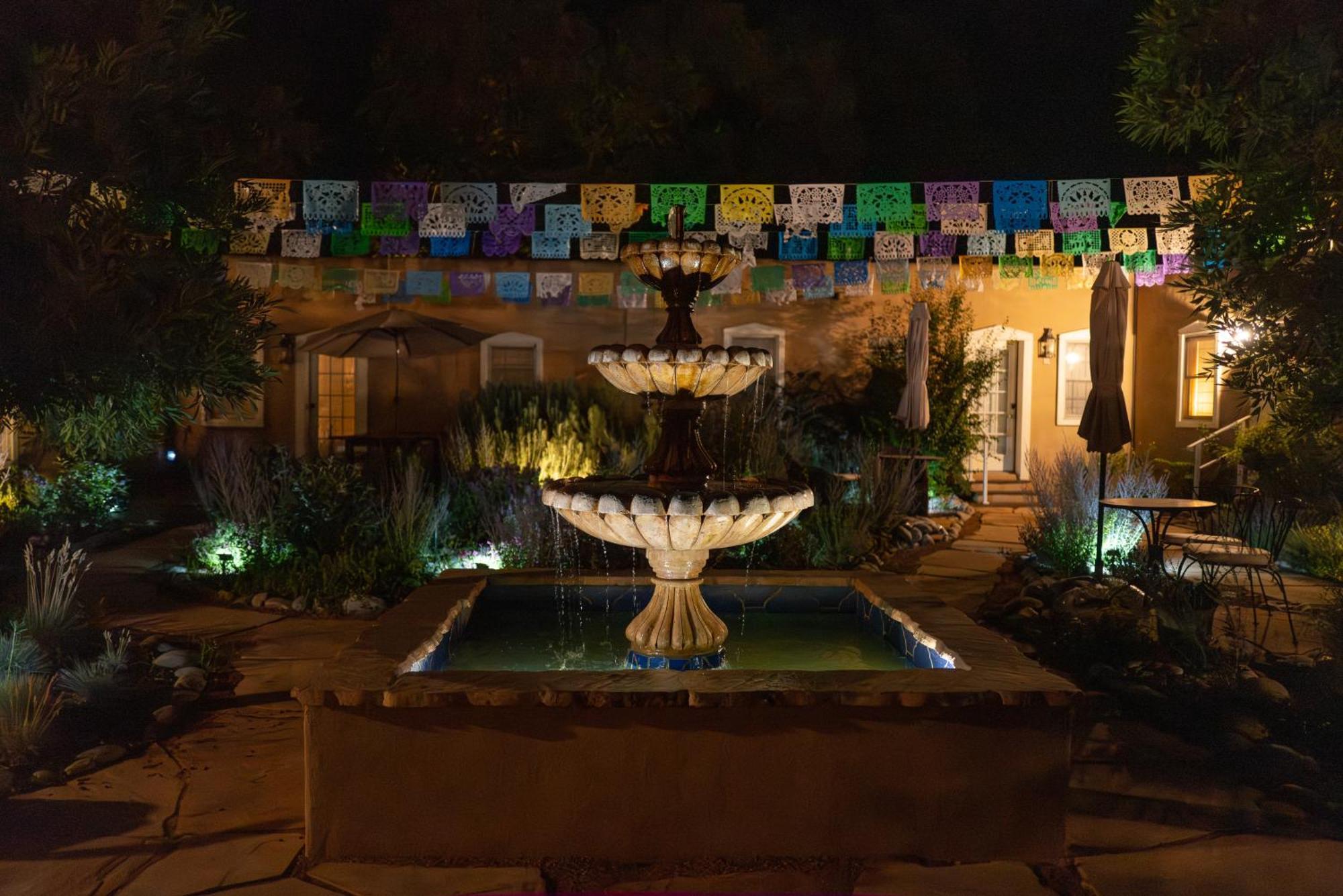 Dos Hermanas Casita 1 Downtown Courtyard Santa Fe Exterior photo